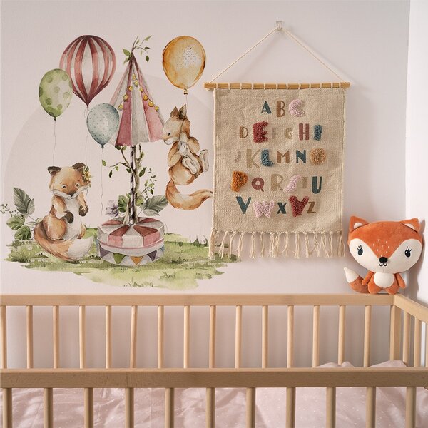 Detská nálepka na stenu Woodland walk - líška a veverička s balónikmi Rozmery: 70 x 68 cm