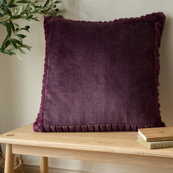 Dekoračný vankúš z mikroplyšu 55x55 cm Velvet and Faux Fur – Catherine Lansfield