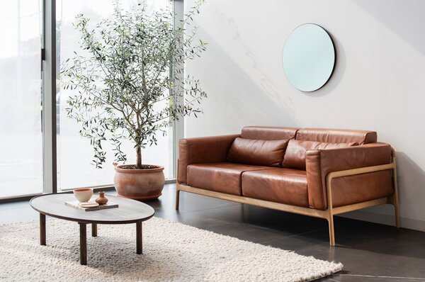 Hnedý konferenčný stolík z dubového dreva 65x120 cm Mu – Gazzda