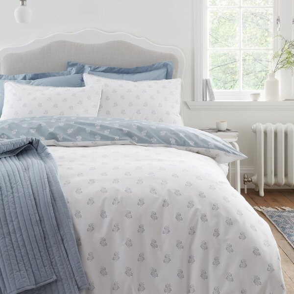 Biele/modré bavlnené obliečky na dvojlôžko 200x200 cm Esme Floral – Bianca