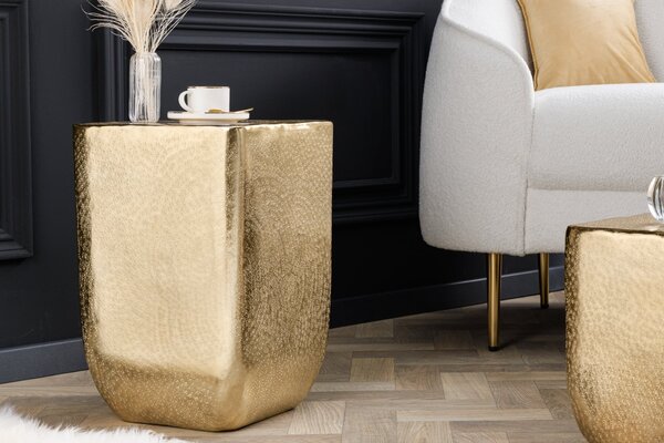 Bočný stolík UNIT 45 cm efekt úderu kladiva zlatý