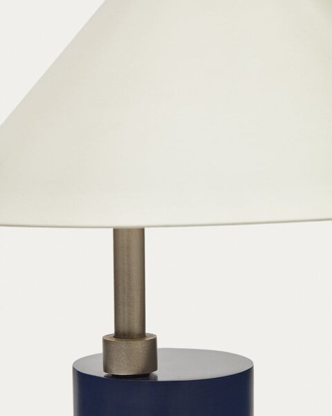 Tmavomodrá stolová lampa s kovovým tienidlom (výška 42 cm) Shiva – Kave Home