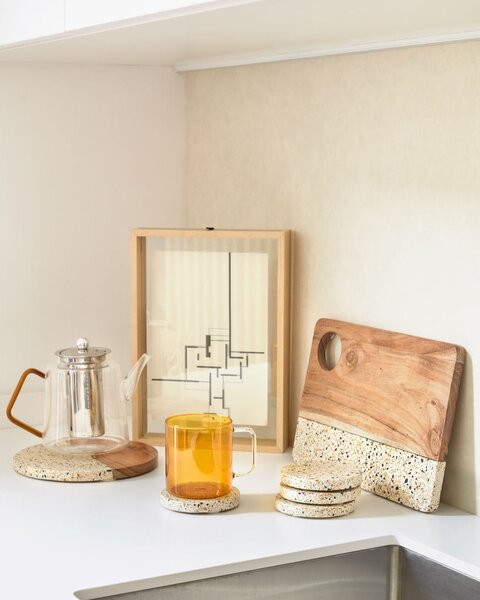 Stojací rámček v prírodnej farbe 22,5x31,5 cm Flavina – Kave Home