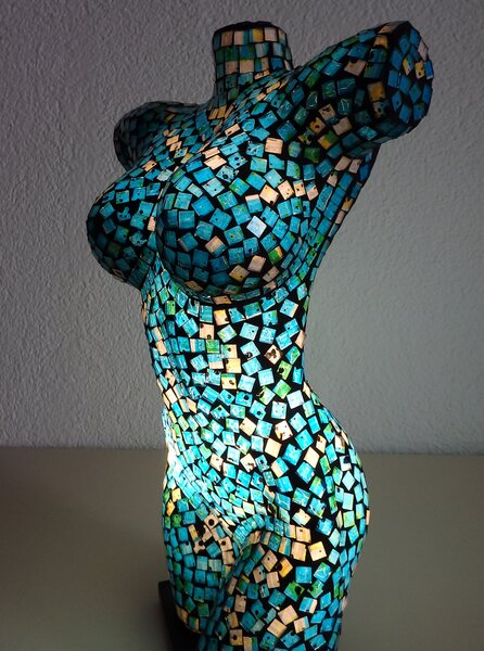 Stolná lampa Torzo ženy, ručná práca, modrá, červená