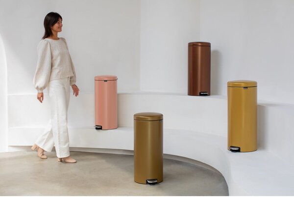 Nášľapný oceľový odpadkový kôš v zlatej farbe 30 l NewIcon – Brabantia