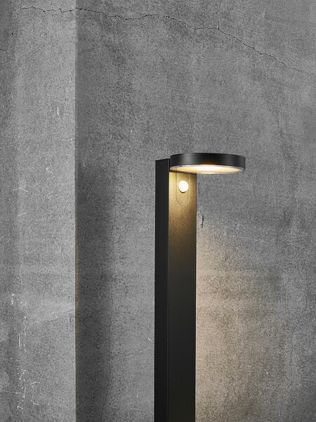Solárna lampa na osvetlenie chodníka Rica