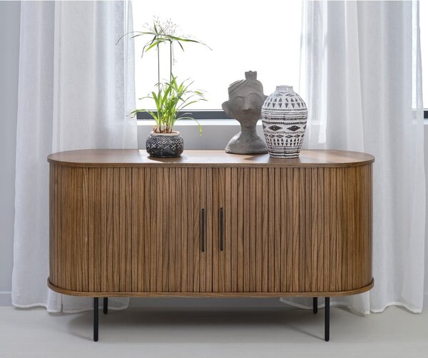 Hnedá nízka komoda v dekore duba s posuvnými dverami 140x76 cm Nola – Unique Furniture