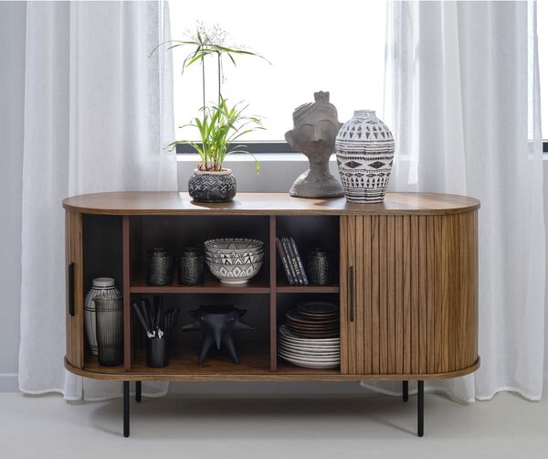 Hnedá nízka komoda v dekore duba s posuvnými dverami 140x76 cm Nola – Unique Furniture