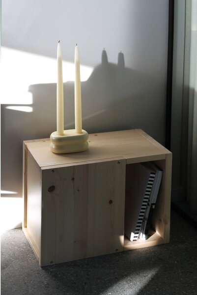Nočný stolík z borovicového dreva v prírodnej farbe Grab It – Karup Design