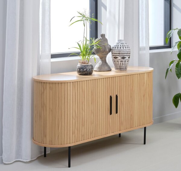 Nízka komoda v dekore duba s posuvnými dverami v prírodnej farbe 140x76 cm Nola – Unique Furniture