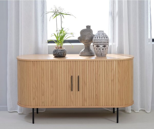 Nízka komoda v dekore duba s posuvnými dverami v prírodnej farbe 140x76 cm Nola – Unique Furniture