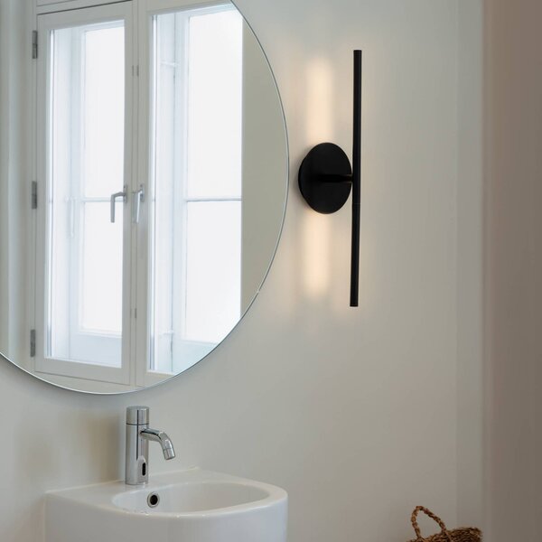 UMAGE LED nástenné svetlo Omni, čierne, šírka 54 cm, 2-pl., Čierna, Obývacia izba / jedáleň, Hliník, Dizajn