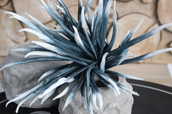 Modrobiely umelý penový kvet 95cm