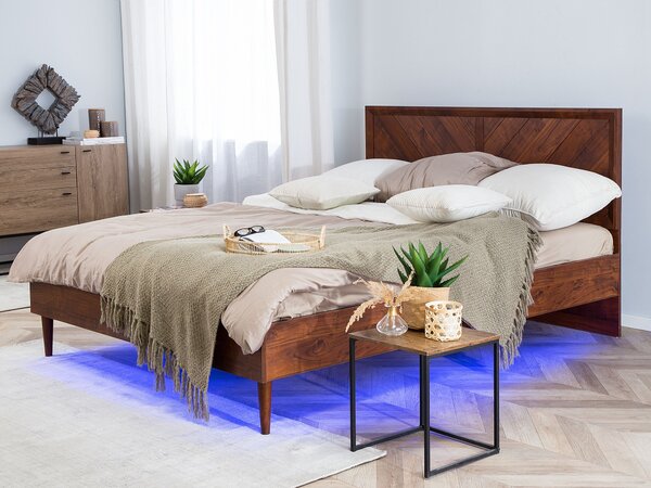 Posteľ tmavé drevo 160 x 200 cm viacfarebné LED osvetlenie s vysokým čelom rustikálny moderný štýl spálňa