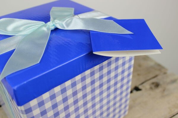 Modrá kockovaná darčeková krabica 12cm