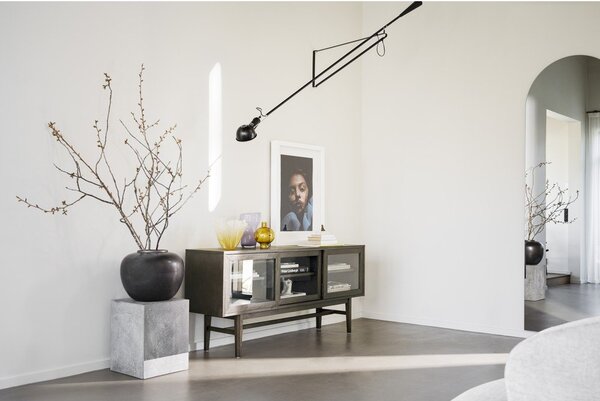 Hnedá vitrína v dekore duba s posuvnými dverami 170x75 cm Hazelton – Rowico