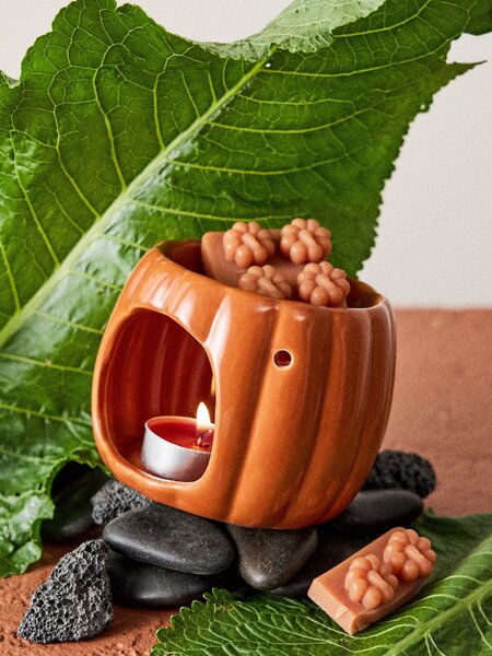 Sinsay - Aromalampa v tvare tekvice s voskom Spiced Orange - medená
