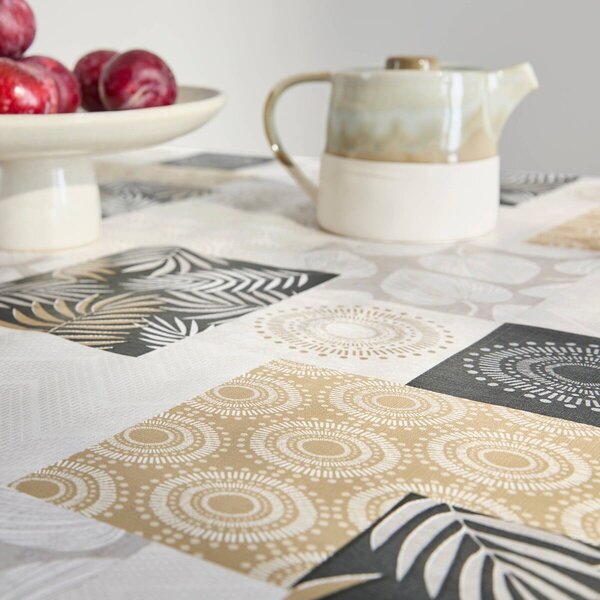Voskovaný obrus s patchwork potlačou listov