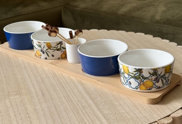 Sada porcelánových tapas misiek na drevenom podnose