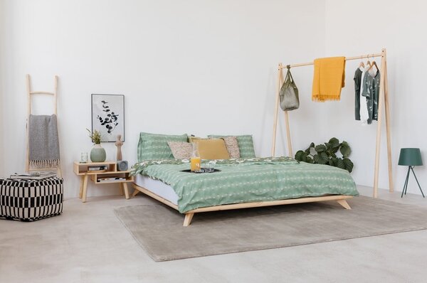Dvojlôžková posteľ z borovicového dreva s roštom 180x200 cm Senza – Karup Design