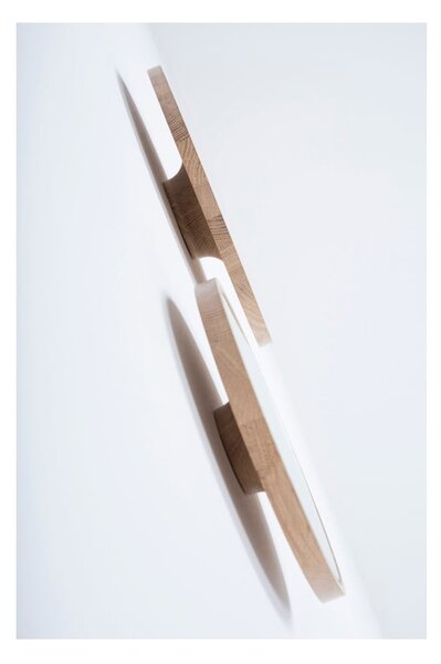 Nástenné zrkadlo s rámom z masívneho dubového dreva Gazzda Look, ⌀ 32 cm