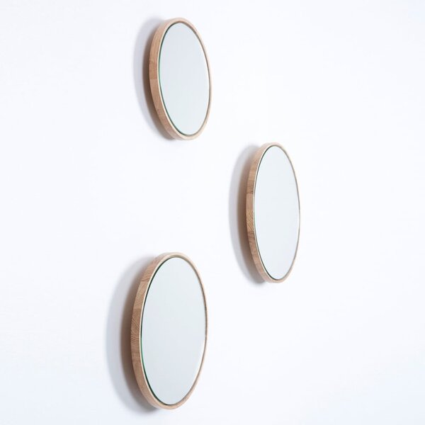 Nástenné zrkadlo s rámom z masívneho dubového dreva Gazzda Look, ⌀ 32 cm