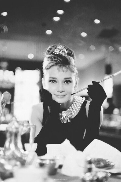 Plagát, Obraz - Audrey Hepburn - breakfast, (61 x 91.5 cm)
