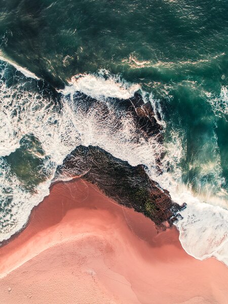 Umelecká fotografie Red beach on the Atlantic coast, Javier Pardina, (30 x 40 cm)