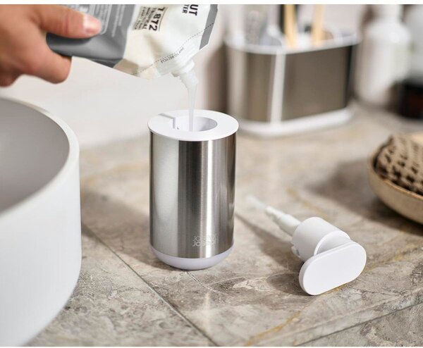Dávkovač mydla z nehrdzavejúcej ocele v striebornej farbe 300 ml Duo Steel – Joseph Joseph