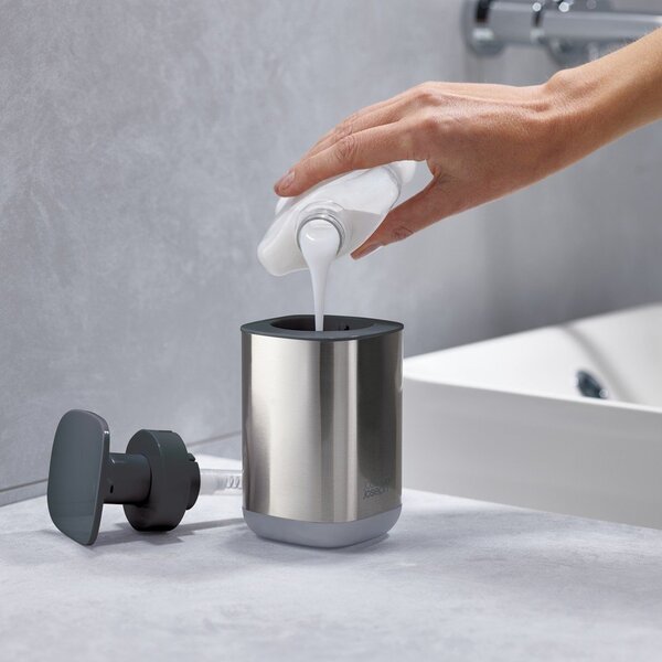 Dávkovač mydla z nehrdzavejúcej ocele v lesklej striebornej farbe 250 ml Presto Steel – Joseph Joseph