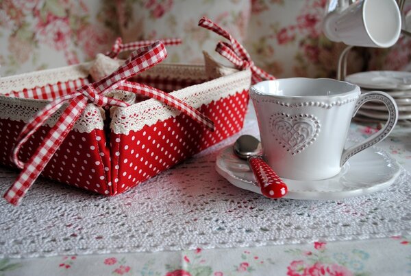 Keramická šálka s tanierikom so srdiečkom Heart - 12*9*7 cm / Ø 15*2 cm / 220 ml - Clayre & Eef