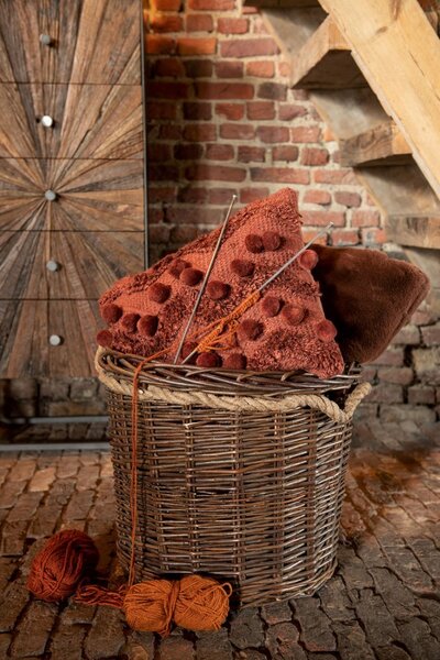 Vínový vankúš s brmbolcami ZigZag - 45 * 45cm - J-Line by Jolipa
