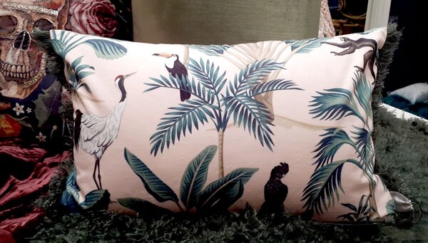 Ružový zamatový vankúš Tropical Bird - 35 * 50cm - Colmore by Diga