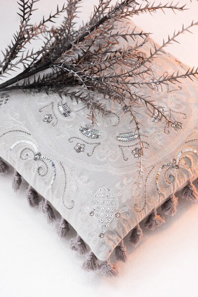 Zamatový šedý vankúš Moroccan so strapcami - 45*45 cm - J-Line by Jolipa