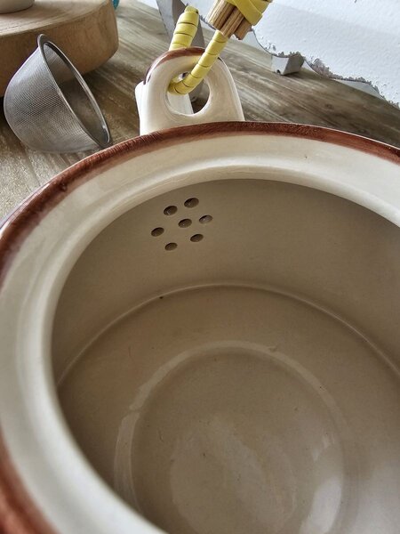 Porcelánová kanvička so sitkom červená kvietka - Ø 14*14 cm / 0,7L - Clayre & Eef