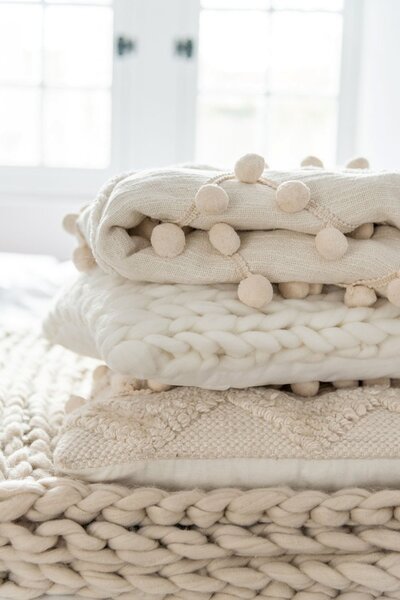 Pletený krémový vankúš Tricot white - 40 * 40 cm - J-Line by Jolipa