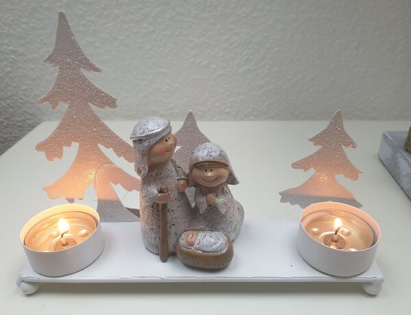 Biely kovový svietnik na čajové sviečky so svätou rodinou - 20 * 5 * 14cm - Ostatní
