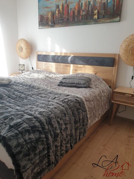 Šedý chlpatý hotelový behúň na posteľ Tiara - 240 * 100 * 3cm - Mars & More