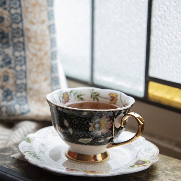 Porcelánová šálka s tanierikom Black Garden - 12*9*6 / Ø 15*2 cm / 200 ml - Clayre & Eef