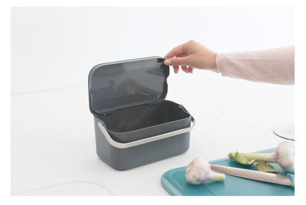 Tmavosivá nádoba na kompostovateľný odpad 1,8 l SinkSide – Brabantia