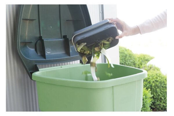 Tmavosivá nádoba na kompostovateľný odpad 1,8 l SinkSide – Brabantia
