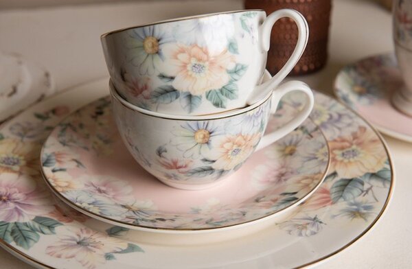 Porcelánový dezertný tanierik s kvetinami Flowers - Ø 20*2 cm - Clayre & Eef
