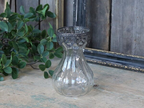 Sklenená dekoračná váza s kovovým zdobením Hyacinth - Ø 9*15cm - Chic Antique