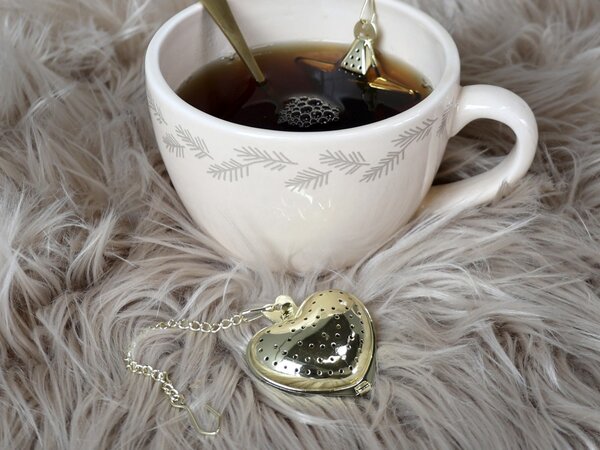 Zlaté sitko na čaj v tvare srdca Strainer tea - 5*1,5*5 cm - Chic Antique