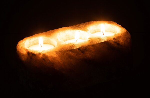 Prírodný svietnik zo soľného kameňa na tri čajové sviečky - 20*10*7 cm - J-Line by Jolipa