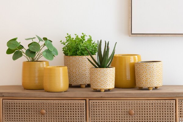 Okrový keramický obal na kvetináč na nožičkách Flower ochre - Ø16*16cm - J-Line by Jolipa