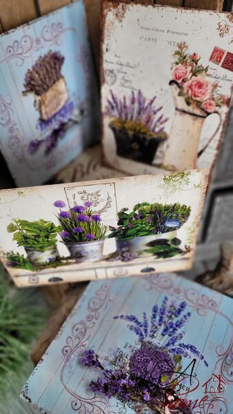 Modrá nástenná kovová ceduľa s levanduľou Lavander - 30*30 cm - Ostatní