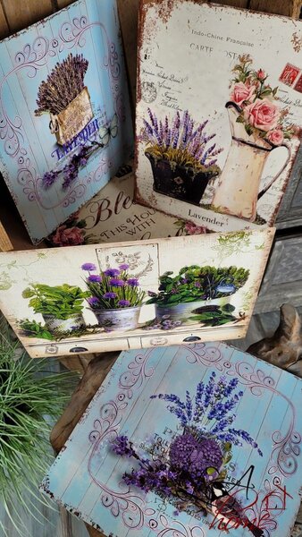 Modrá nástenná kovová ceduľa s levanduľou Lavander - 30*30 cm - Ostatní