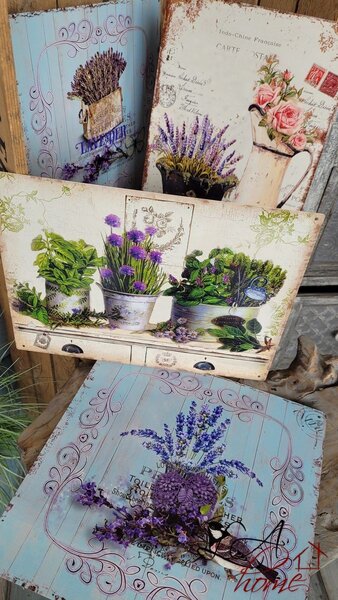 Modrá nástenná kovová ceduľa s levanduľou Lavander - 30*30 cm - Ostatní