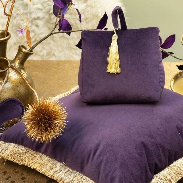 Fialový zamatový vankúš so zlatými strapcami Fringes gold - 45*45*10cm - Mars & More